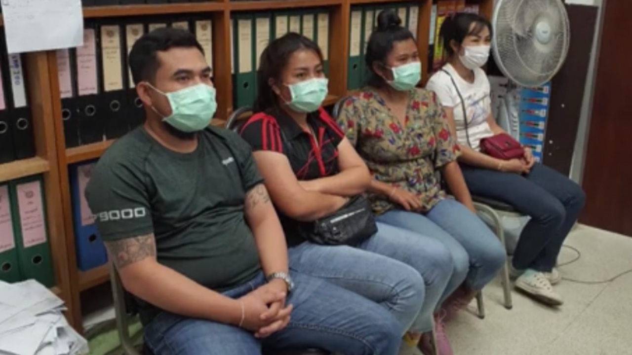 จับแล้วแก๊งโฉด ทุบกระปุกสาวท้อง บังคับซื้อกระทะไฟฟ้า เจอข้อหา "ปล้น"