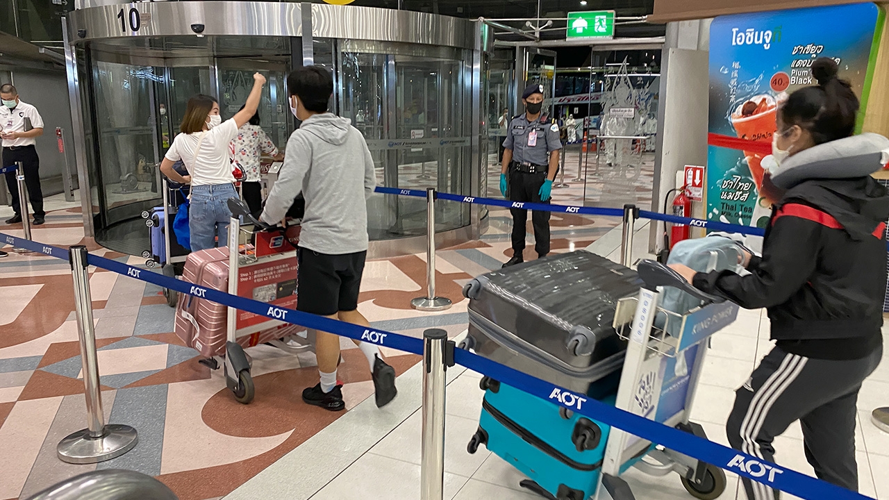 194 คนไทยกลับจากเกาหลีใต้ ถึงสุวรรณภูมิแล้ว พบไข้สูง 13 ราย