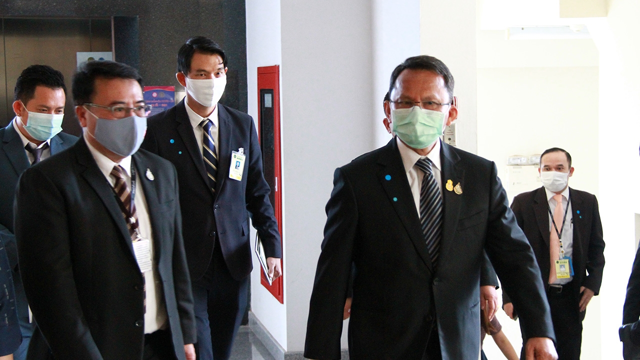 "สมศักดิ์" เช็กความพร้อมประมูลทรัพย์สินขายทอดตลาด กำชับช่วยเหลือ SMEs 