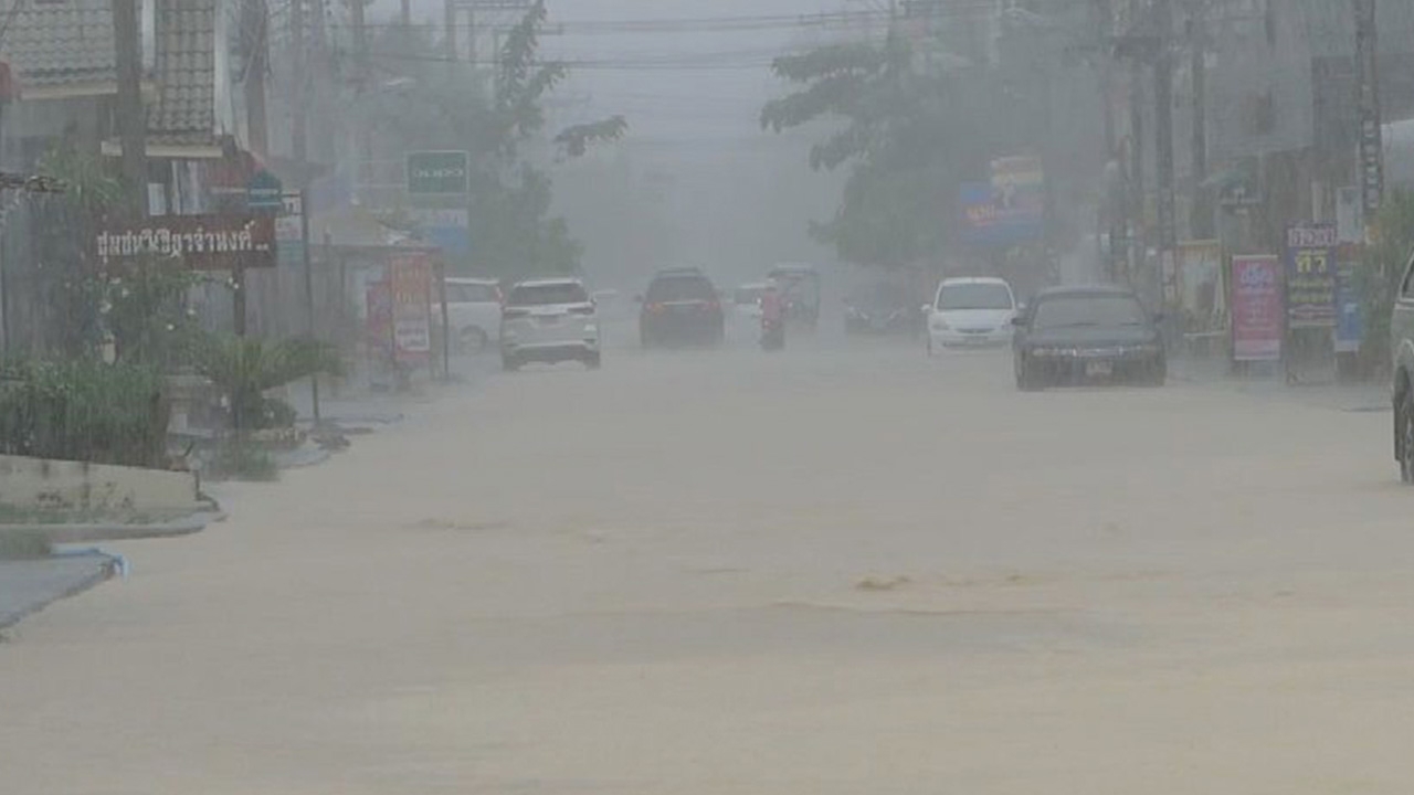 สภาพอากาศวันนี้ "มรสุม" ทำฝนหนัก 64 จว.เสี่ยงจม ระวัง "น้ำท่วม-น้ำป่า"