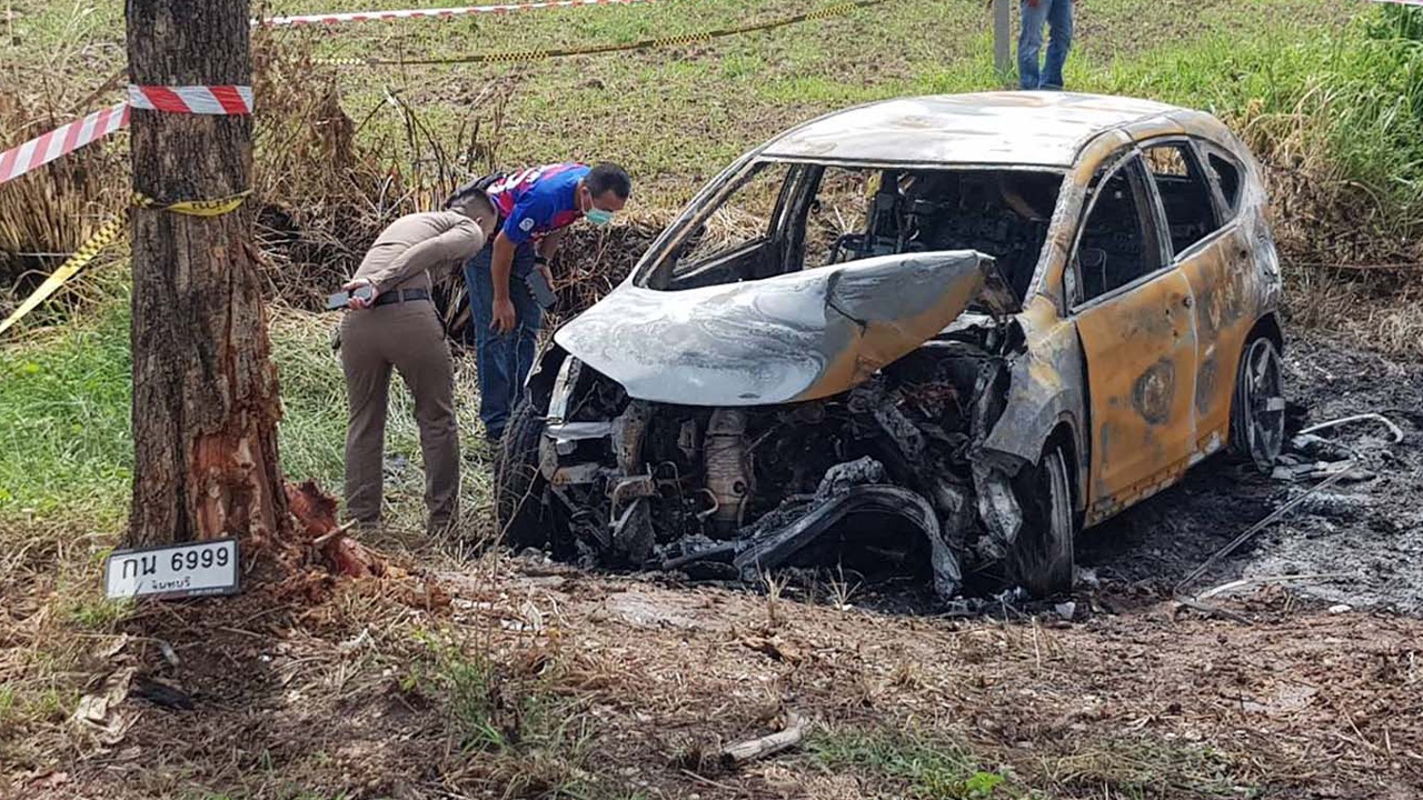 ไฟปริศนา เผาเก๋งซีอาร์วีวอด ตร.ตรวจเจอรอยกระสุน แต่ไม่พบคนขับ คนเจ็บ