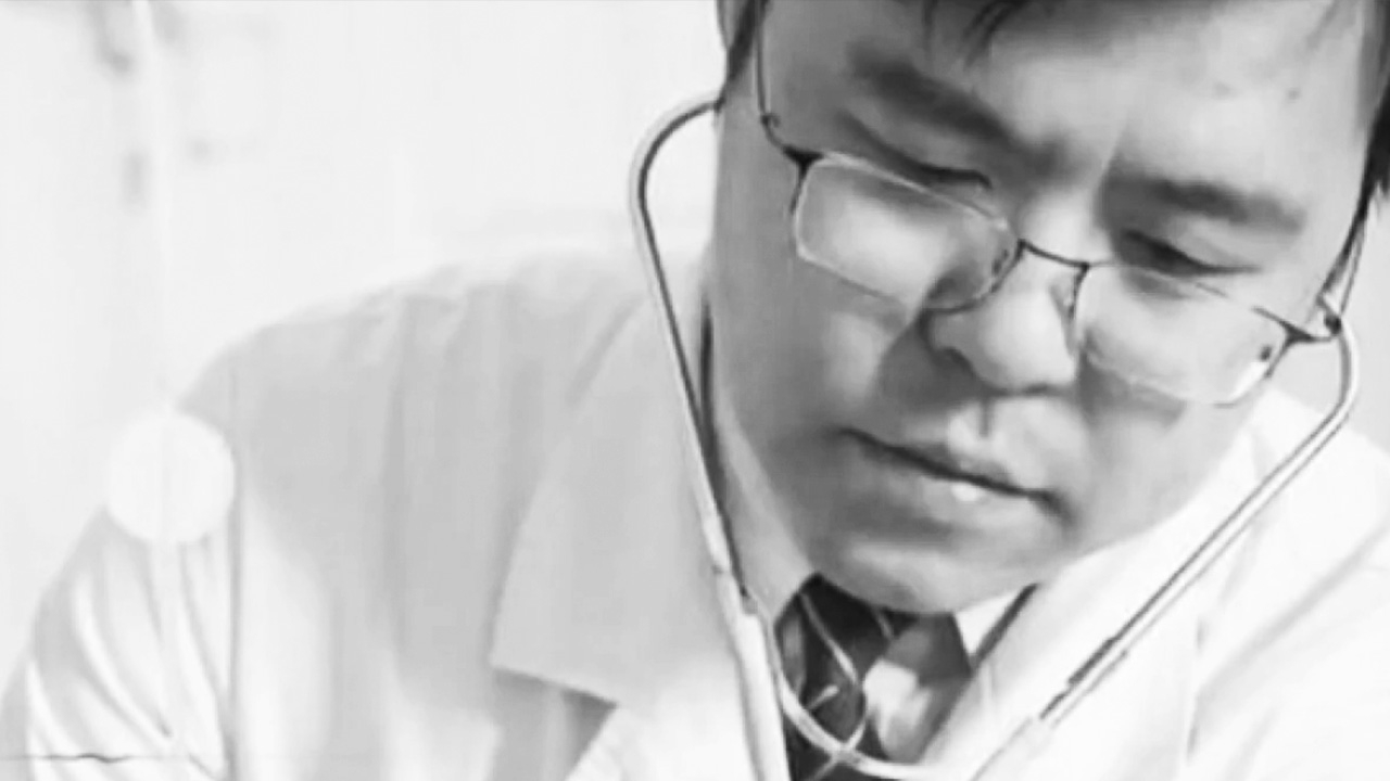 จีนเศร้า-จวกรบ.ปิดเงียบ หมออู่ฮั่นป่วยหนัก ผิวเปลี่ยนสีหลังติดโควิด ลาโลก