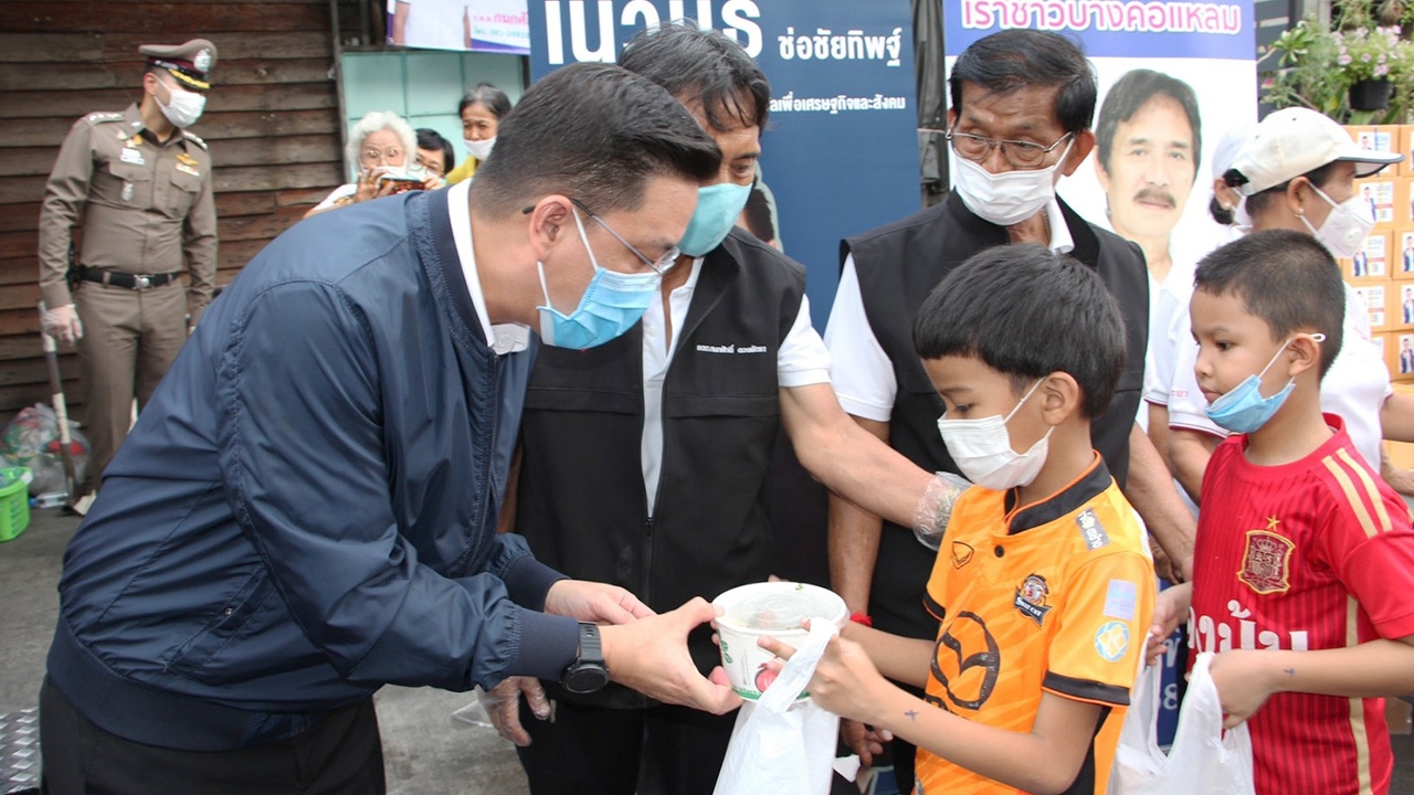 "พุทธิพงษ์" มอบถุงยังชีพ ผ่าน ส.ส.พปชร.12 คน แจกจ่าย ปชช.สู้โควิด-19 