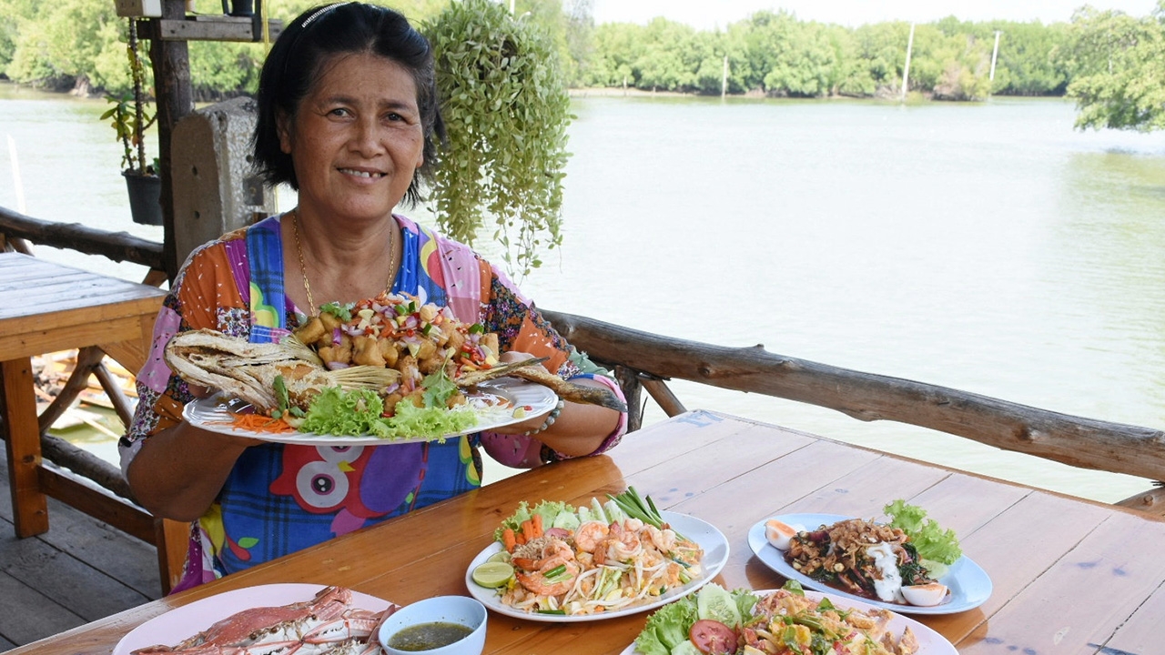 ครัวท่าเรือ “เจ๊จุ๋ม ซีฟู้ด”