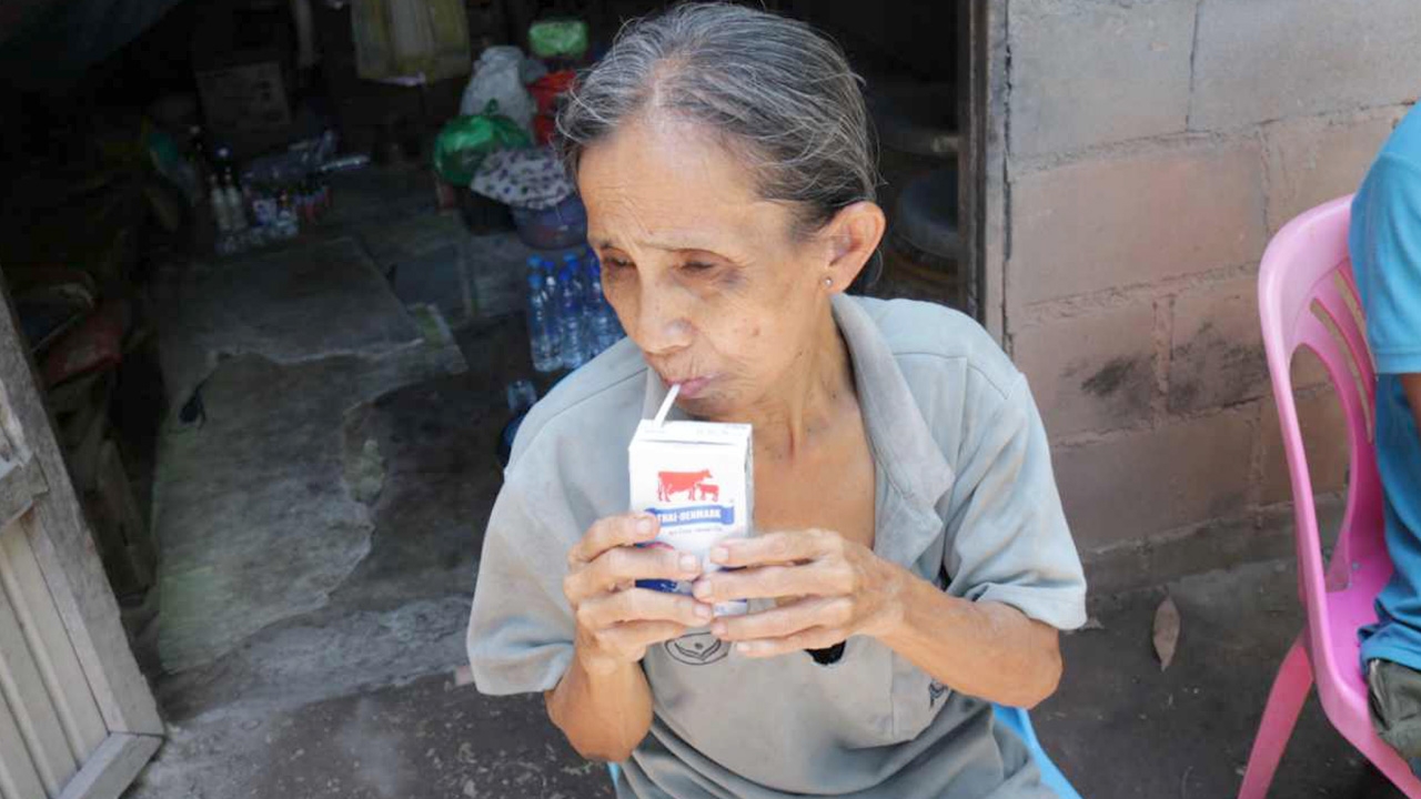 เร่งสร้างบ้านให้แม่ชราตาบอด ลูกพิการสมอง ได้เงินช่วยแล้ว 1.7 แสน 