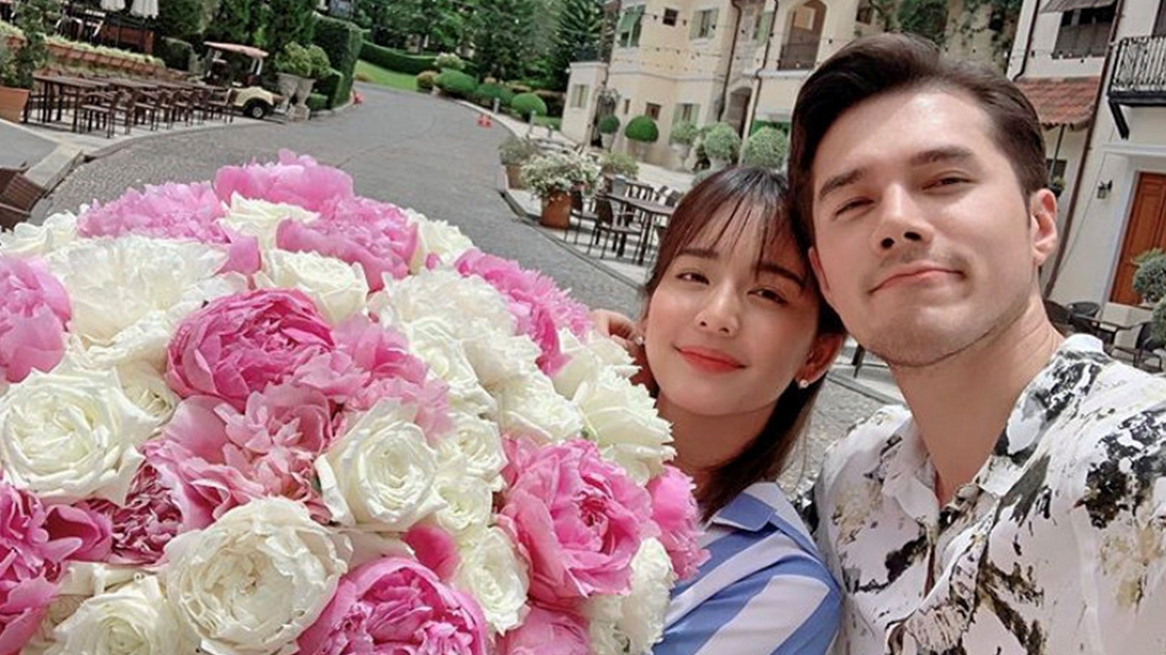 คลื่นรบกวน : ไม่รักได้ไง มิกค์ ทองระย้า ให้ดอกไม้แถมพา โบว์-เมลดา เที่ยวล่วงหน้าวันเกิด