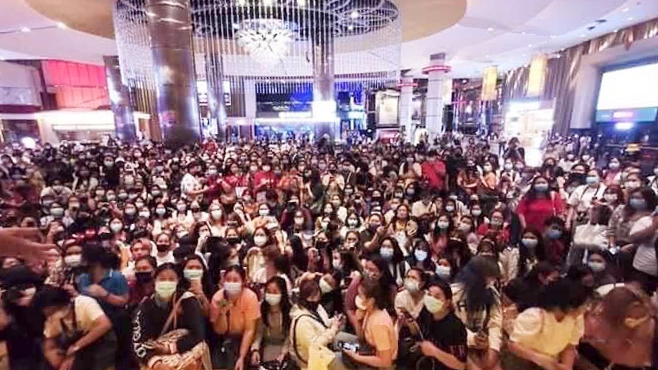 สยามพารากอน ขอเลื่อนพบตำรวจปทุมวัน ปมอีเวนต์ หยิ่น-วอร์ ไม่เว้นระยะห่าง
