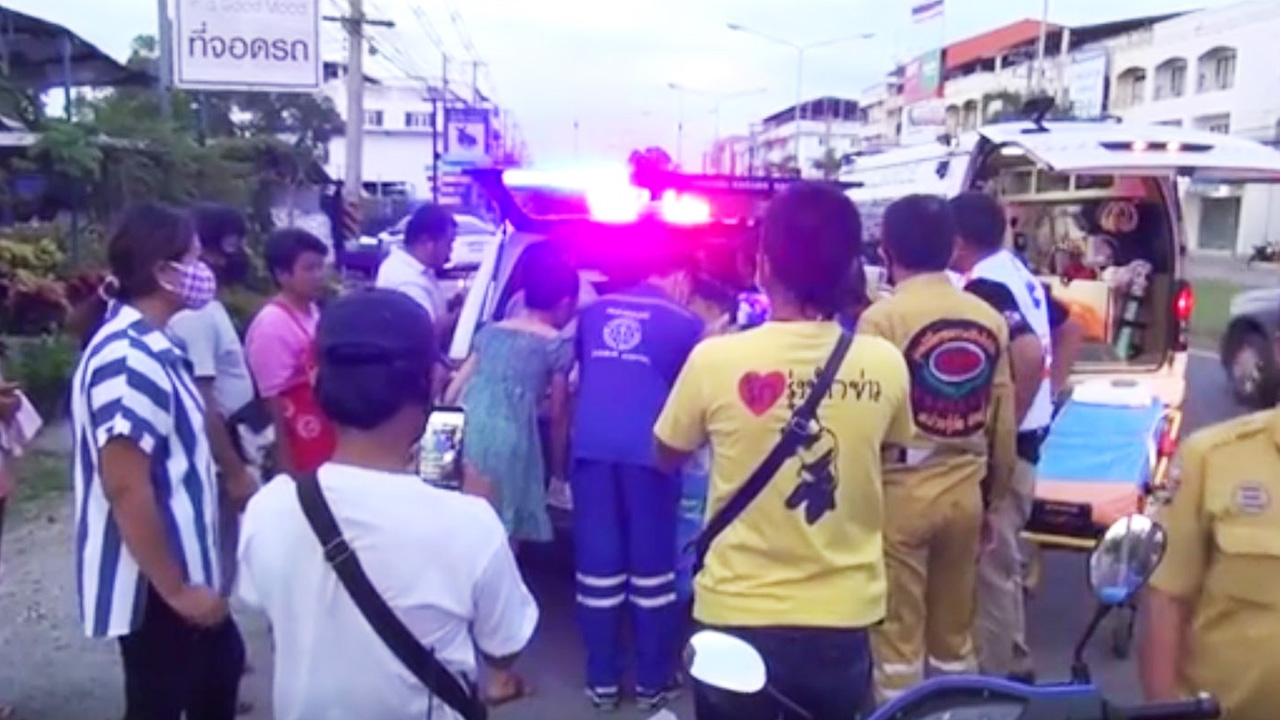 สาวคลอดลูกบนรถ ท้อง 4 ได้ทารกชายน่ารักน่าชัง คนรักหวยอมยิ้มมองหาเลขเด็ด