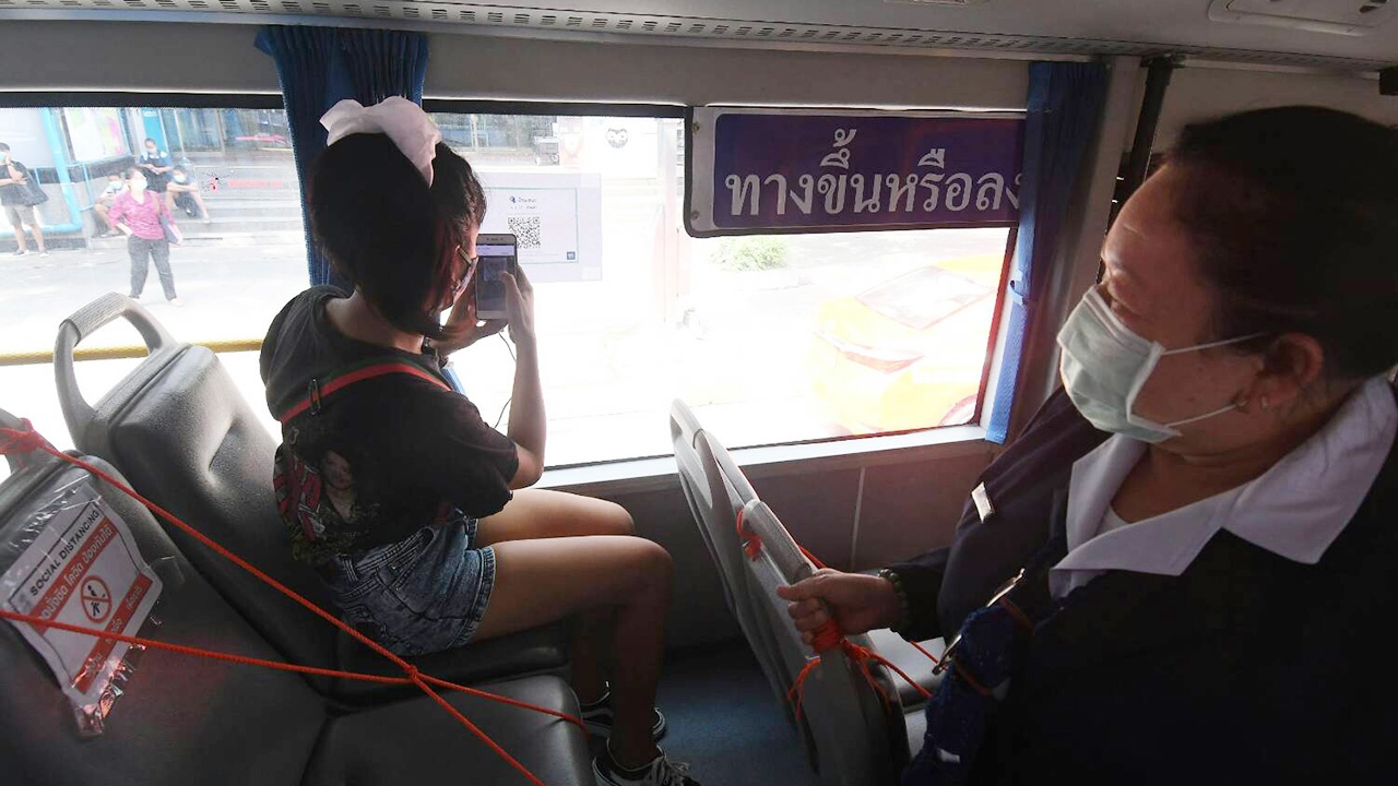 ขสมก. ปรับแผนเดินรถ หลังยกเลิกเคอร์ฟิว ห้ามนั่งเบาะมีกากบาท ยืนได้แค่ 10 คน