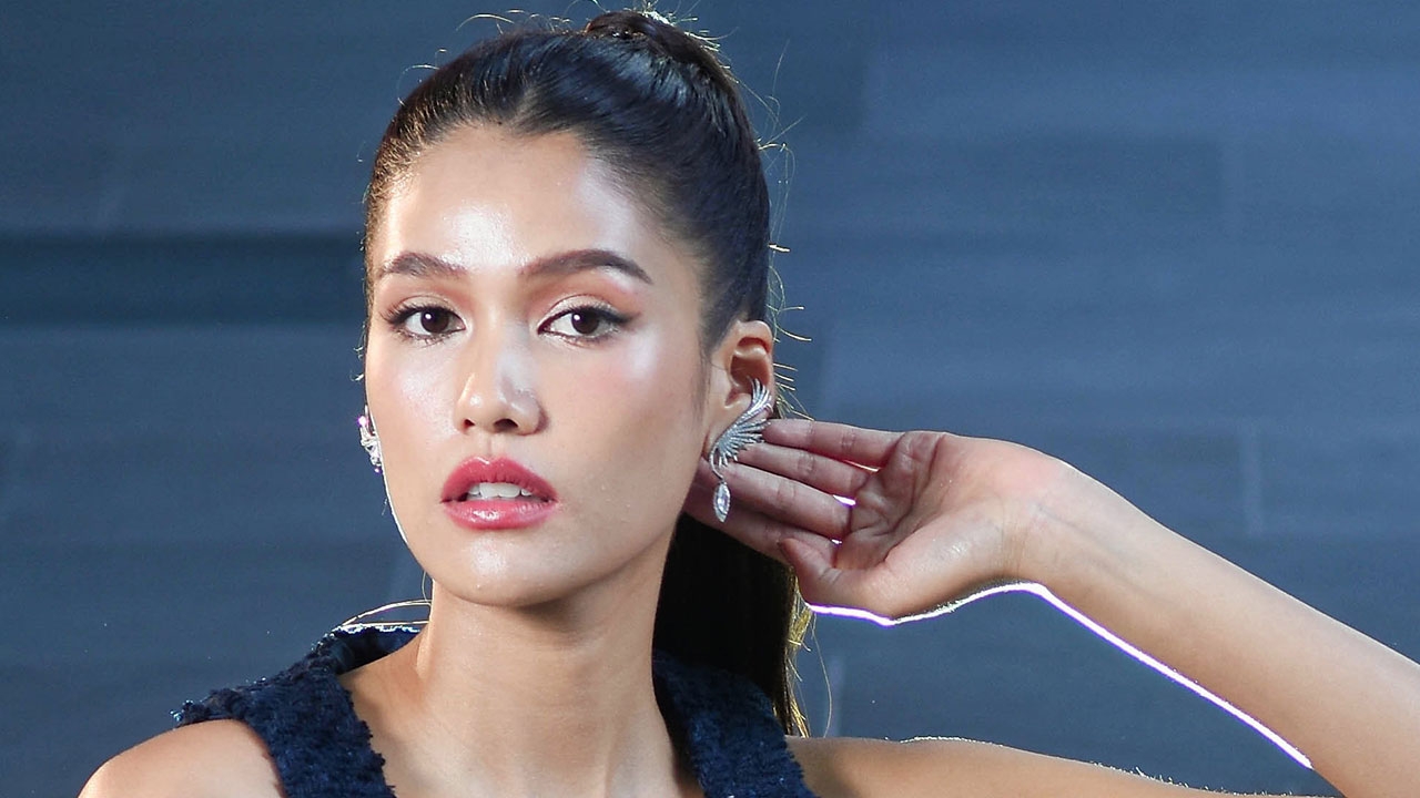 นางงาม "แนท" ตุ๊กตุ๊กไทย สู่ขวัญใจ 10 ล้อ