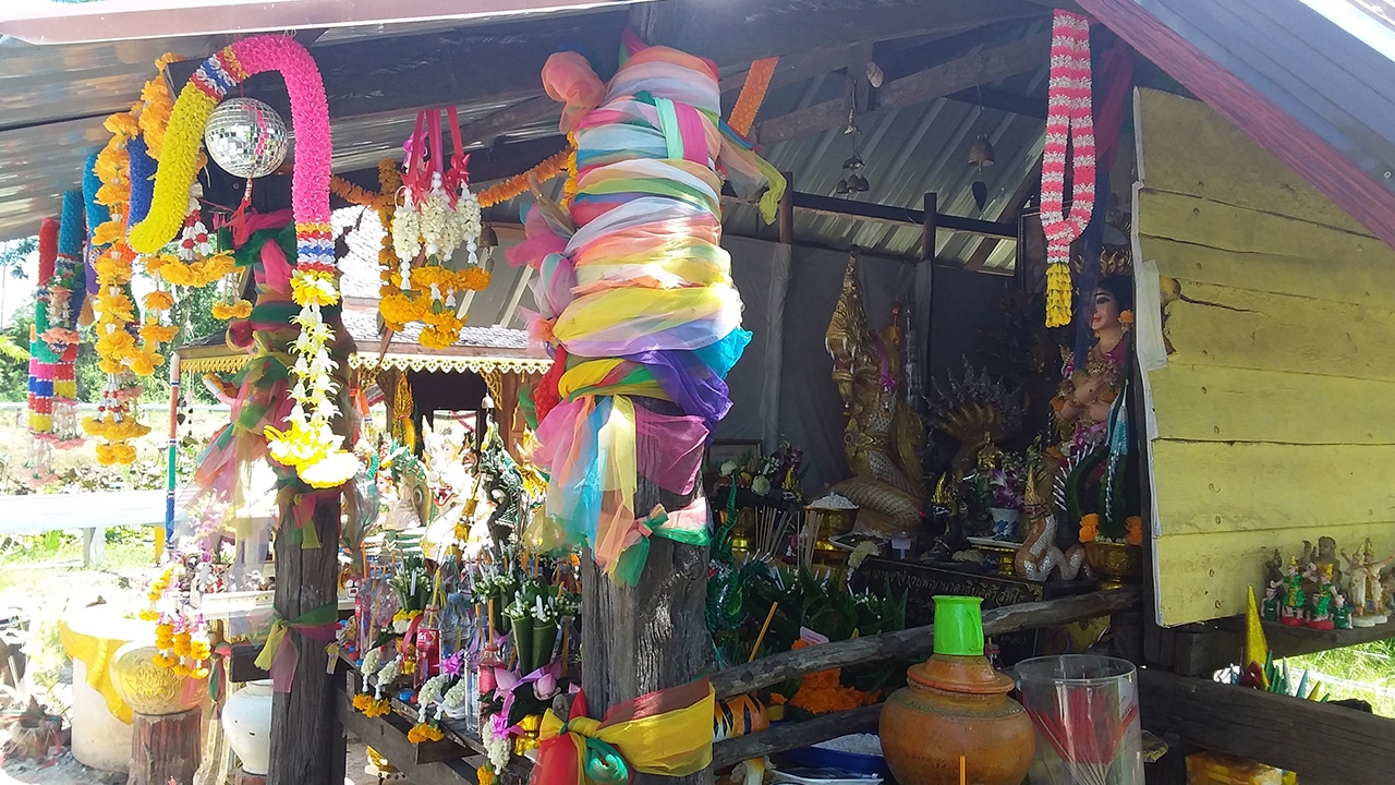 คอหวยตามส่องเลขจากศาลเก่าปู่ย่าที่คำชะโนด เจอเลขเด็ด 2 ตัว 3 ตัว สมใจ