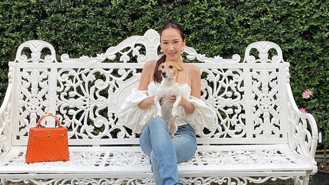 สะพรึง อั้ม พัชราภา เปิดกรุกระเป๋าแบรนด์เนมเป็นกองๆ ราคาไม่ต่ำ 20 ล้าน   