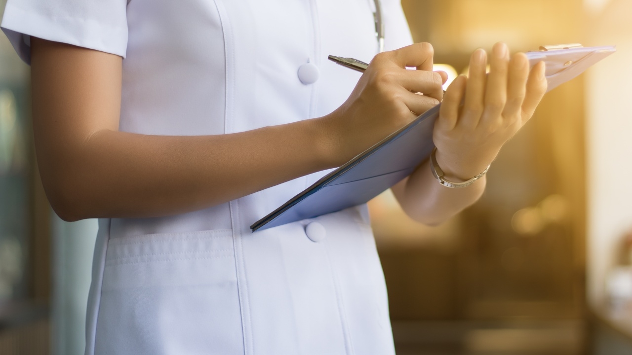 โซเชียลแฉ สาวอ้างเป็นพยาบาลหลอกตำรวจแต่งงาน เหยื่อเพียบ เรียกค่าหย่าหลักแสน