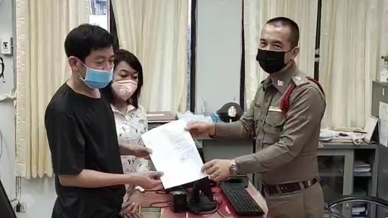 หนุ่มแพร่เจ้าของร้าน 20 บาท หอบหลักฐานเข้าแจ้งความถูก ตร.รีดเงินแล้ว