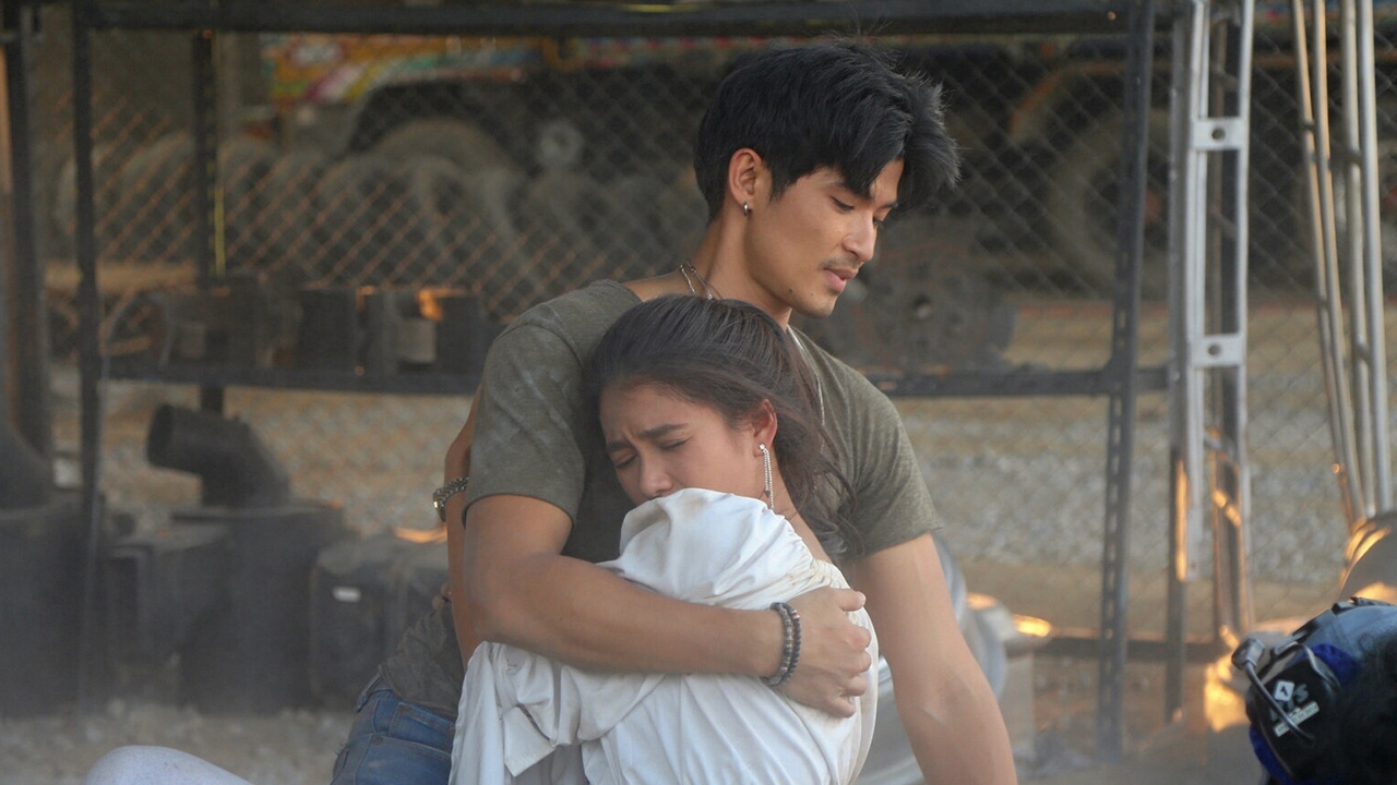 "ตูมตาม" ฮีโร่โชว์แมน โดดคว้า "แนท" หลบระเบิดใน "รัก 10 ล้อ รอ 10 โมง"