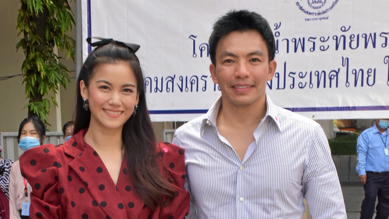 "หมิง" ควง "หมอสอง" เปิดตัวคู่รักสายบุญ เมินเรื่องเคยแต่งงานมาแล้ว ขอมองที่ปัจจุบัน