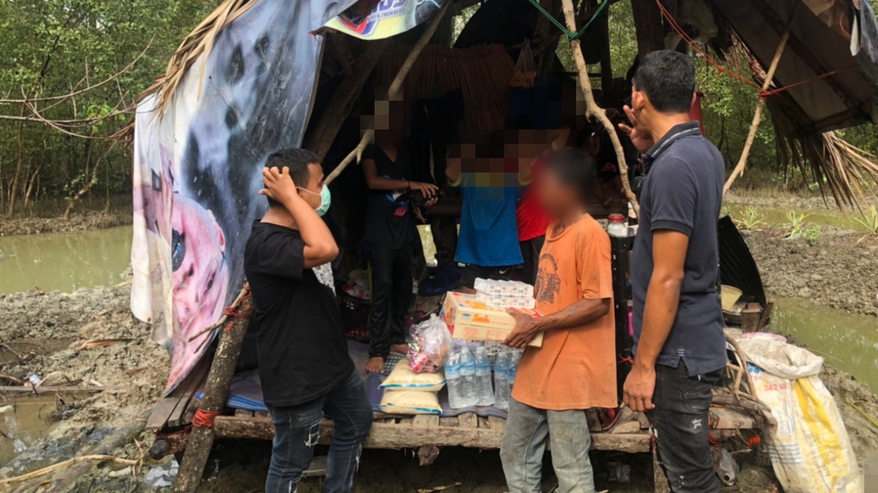 วอนช่วยเหลือ ครอบครัวยากไร้ 6 ชีวิตอาศัยในกระท่อมผุพัง ไร้ประปา-ไฟฟ้า