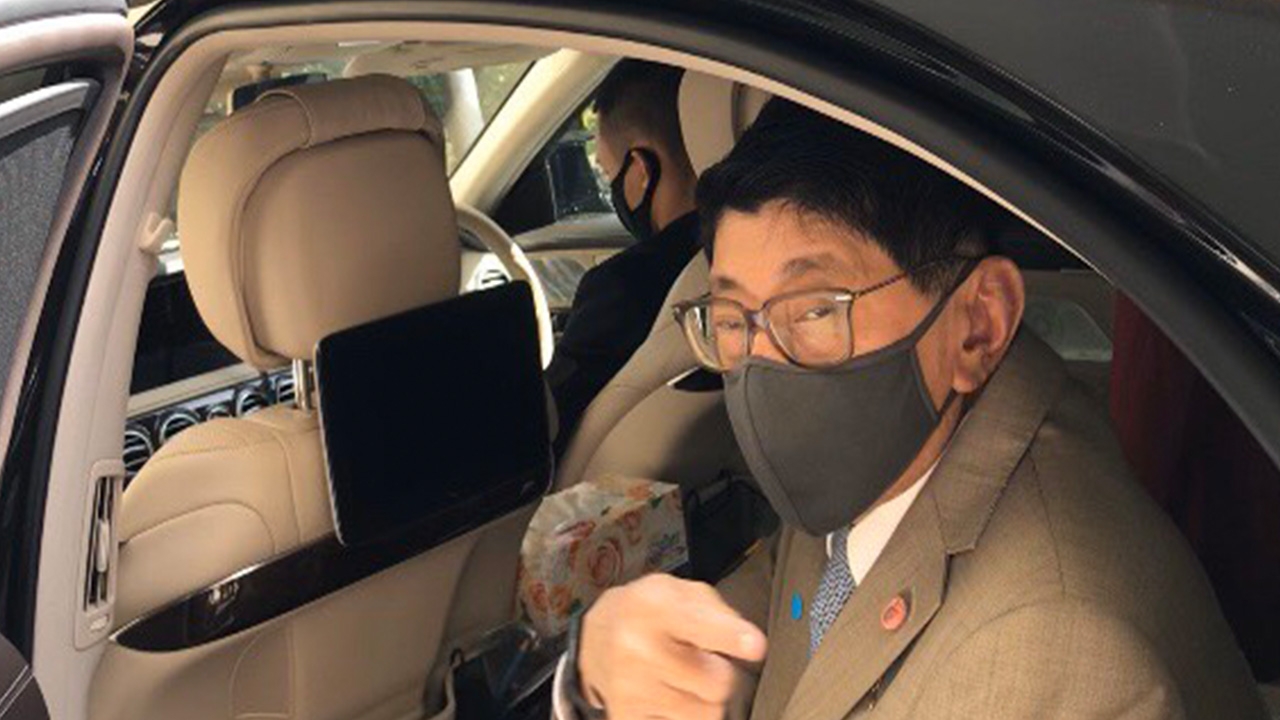 “วิษณุ” โยนถามทหาร หลังศาลรัฐธรรมนูญรับคำร้องปม “นายกฯ” ยังอยู่บ้านหลวง