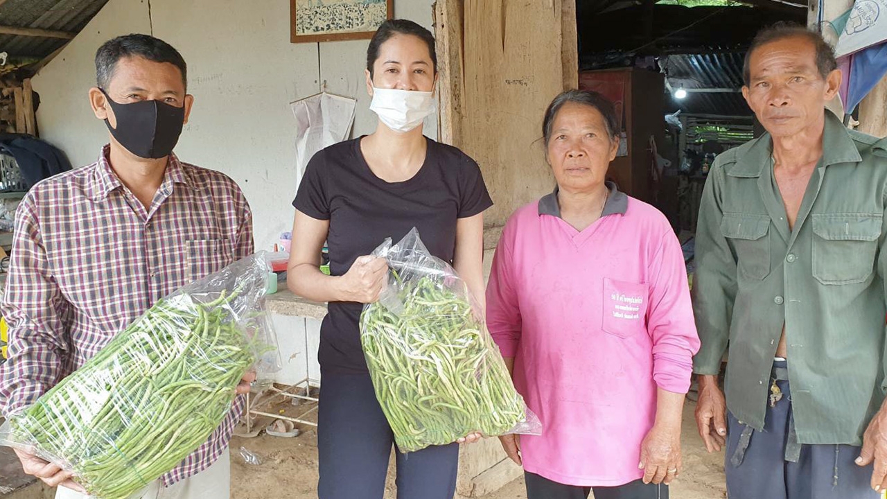 "เอ๋ ปารีณา" ขานรับ "บิ๊กป้อม" ลงช่วยเกษตรกรหาตลาดขายผักสู้โควิด