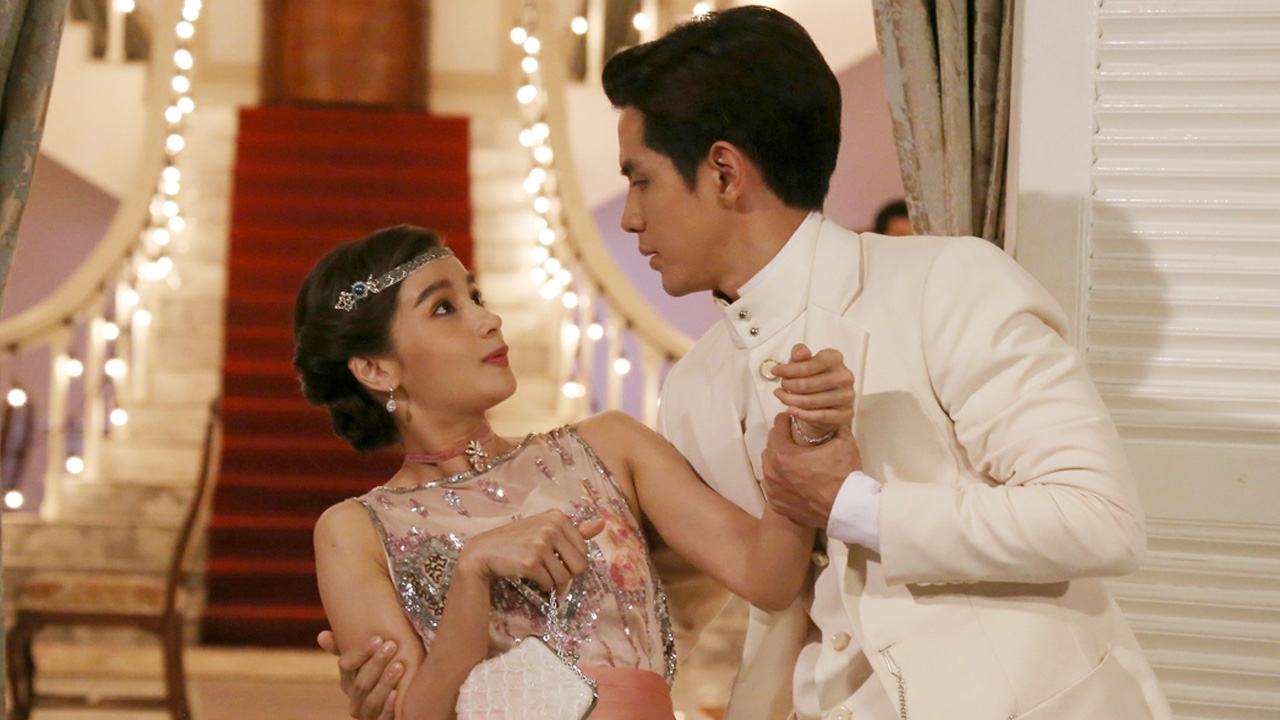 เรื่องย่อ “รักแลกภพ” ฟิล์ม ธนภัทร ย้อนอดีต 100 ปีเพื่อช่วยคุณทวดเลือกคู่