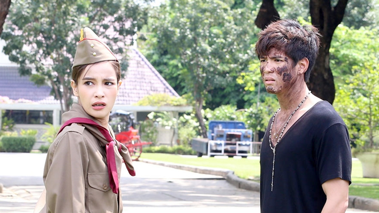 “ฟิล์ม” หล่อทะลุโคลน วิ่งหน้าตั้งหนีเสือตาม “วิว” ใน รักแลกภพ ตอนแรก