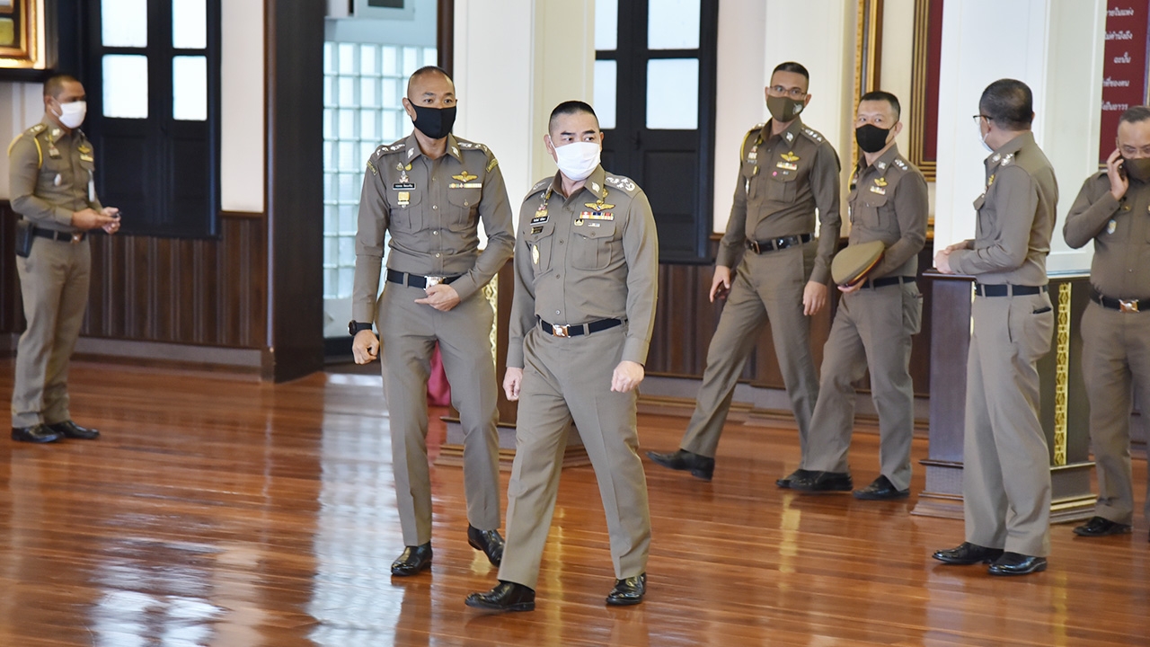 ผบ.ตร.สั่งปรับกำลังตำรวจ หลังประกาศยกเลิกเคอร์ฟิว ตั้งด่านเหมือนเดิม