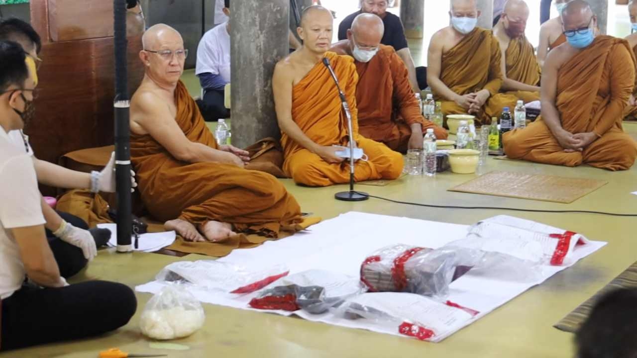 ส่งมอบกุฏิ "หลวงพ่อสุดใจ" บริจาคเงินทำบุญ 20.5 ล้าน สงเคราะห์โลก 