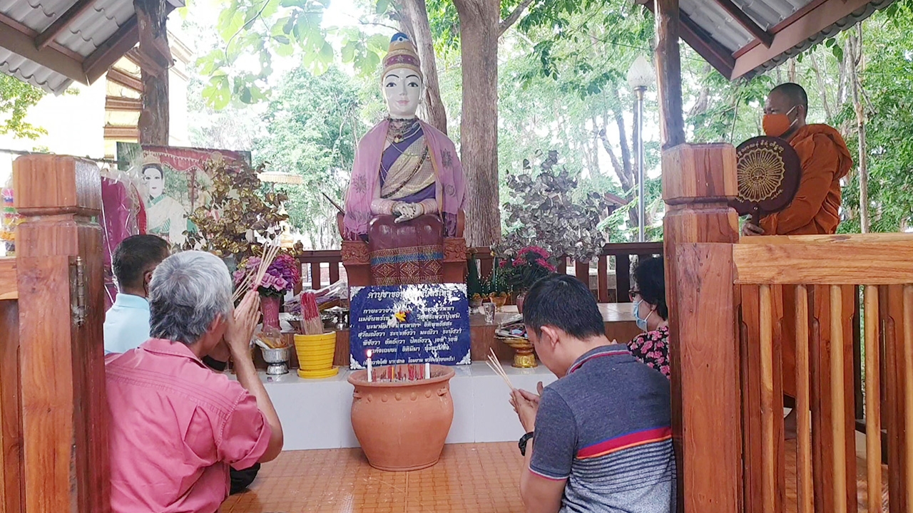 พ่ออุ๊ย แม่อุ๊ย เมืองพะเยา ขอพรโชคลาภพระนางจันทร์เทวี สมหวังทุกประการ