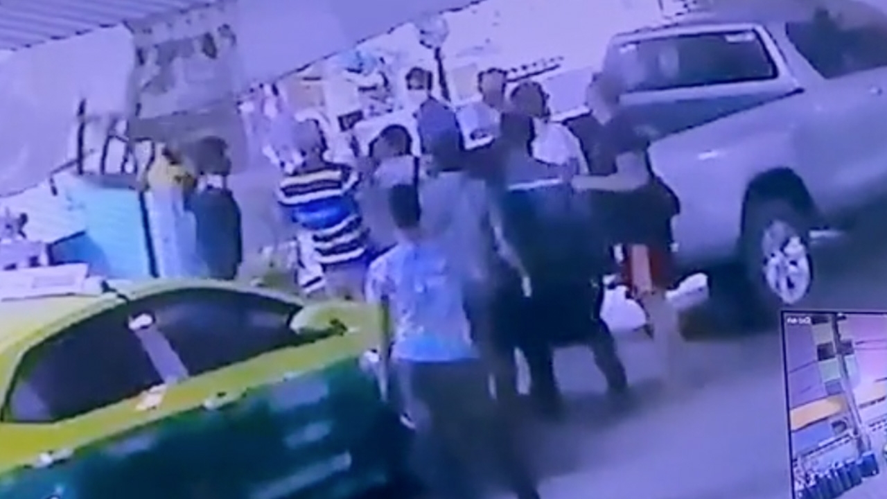 แก๊งเถื่อนนับ 10 รุมยำ"หนุ่ม-เพื่อนนักข่าว"เจ็บหนัก เมียป้องโดนด้วย  