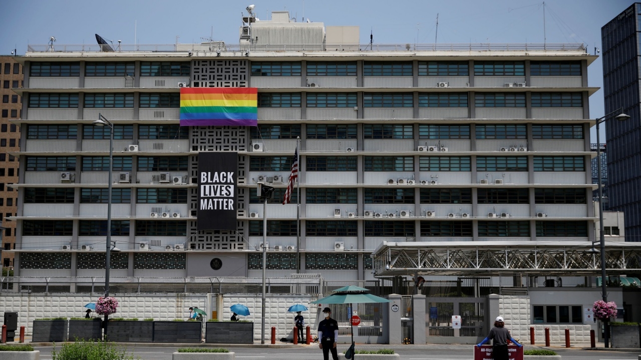 ทรัมป์ไม่ปลื้ม สถานทูตที่เกาหลีใต้ยอมปลดป้าย Black Lives Matter