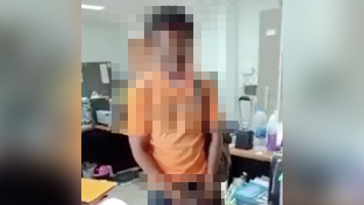 แชร์ว่อน คลิปรักษาการ นายก อบต. สไลด์หนอนโชว์ลูกน้องสาว กลางสำนักงาน