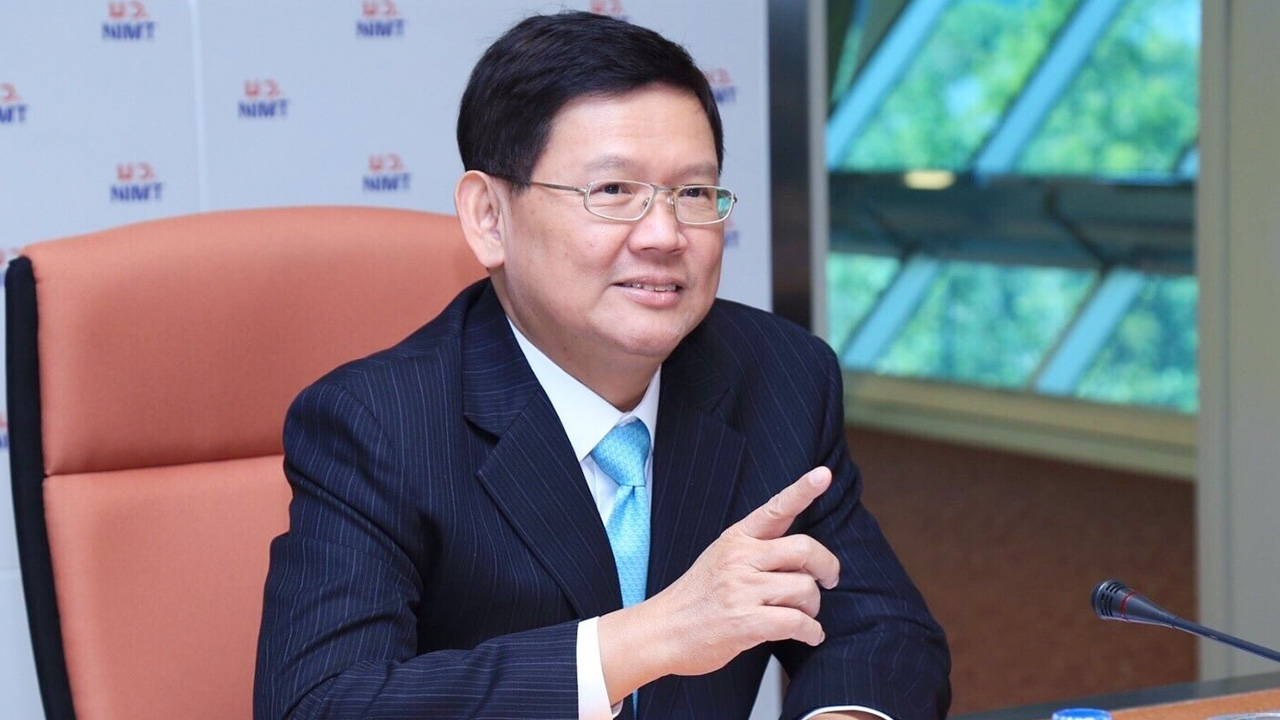 "สุวิทย์" โพสต์เฟซฯ "นกไม่เคยเชื่อใจกิ่งไม้ แต่เชื่อใจในปีกของตัวเอง"