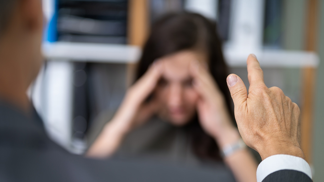 ด่าคนอื่น ไอ้แก่ อีแก่ ผิดหมิ่นประมาทจริงหรือไม่?