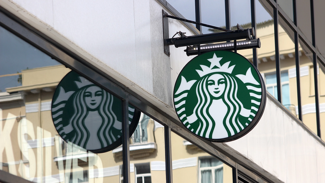 สตาร์บัคส์ เป๊ปซี่ ร่วมบอยคอตไม่ลงโฆษณาเฟซบุ๊ก