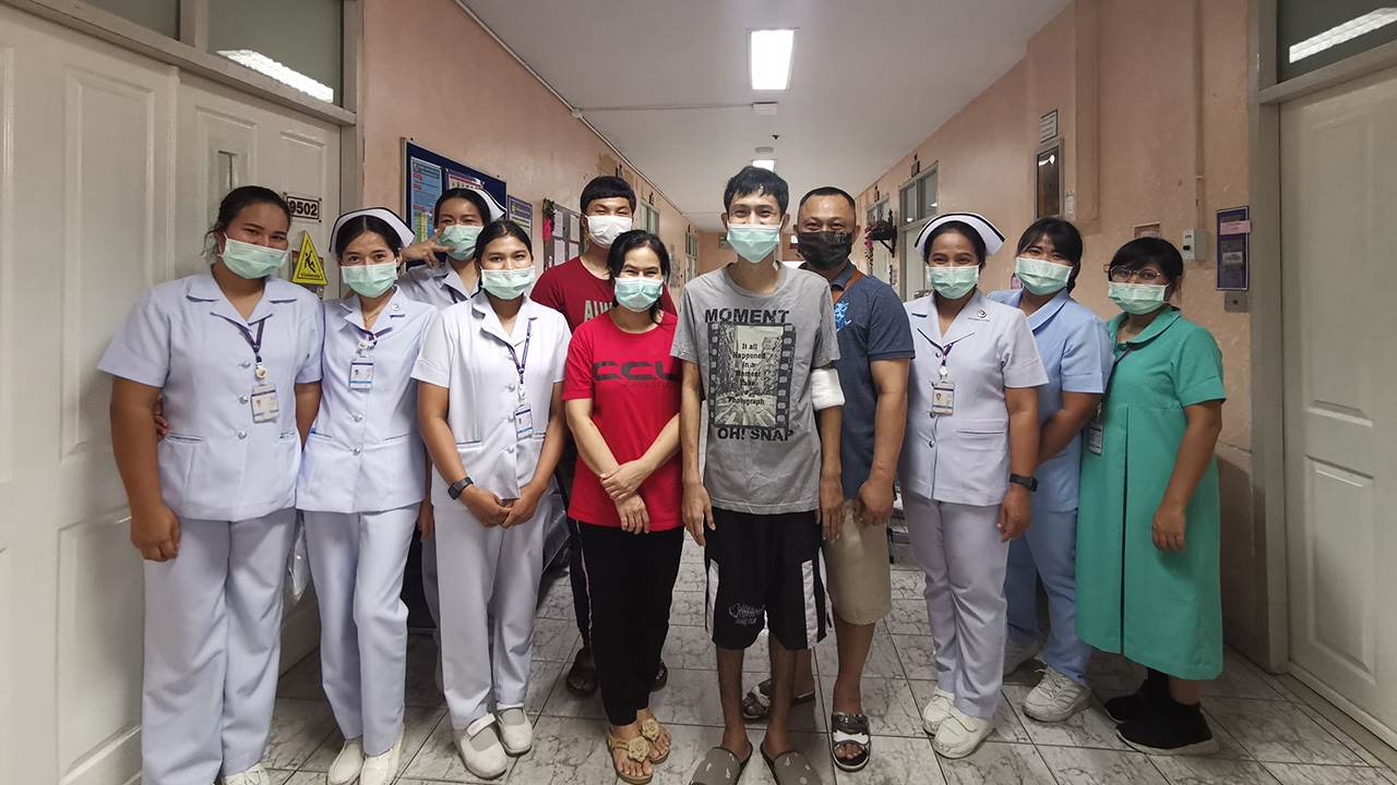 น้องเนย เหยื่อกราดยิงโคราชกลับบ้านแล้ว หลังรักษาตัวที่รพ.นานเกือบ 5 เดือน