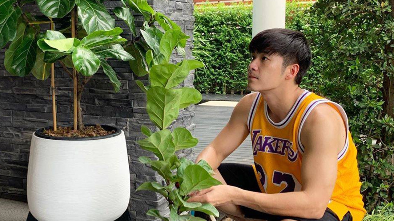 อาเล็ก ธีรเดช ติดแฮชแท็ก #พรุ่งนี้รวย พร้อมแจกเลขเด็ดหลังจากเช็ดใบไม้