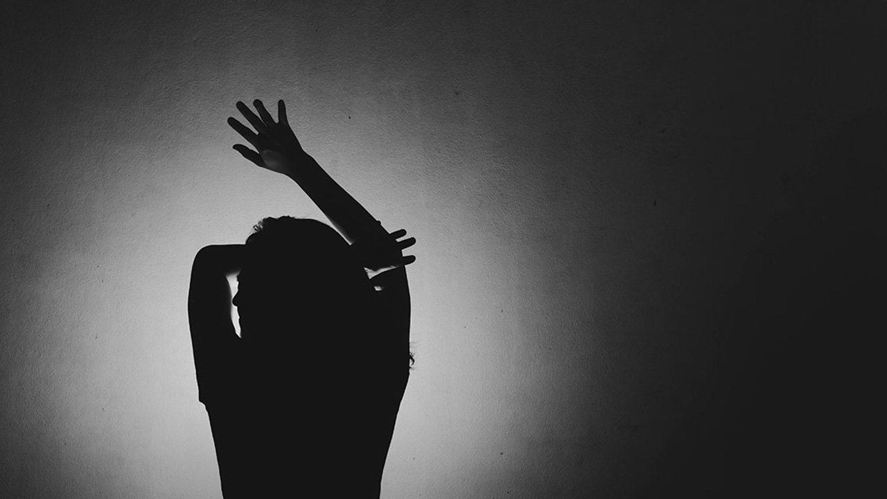 ร.ต.อ.ฉาว โดนหาว่าข่มขืน แบล็กเมล์ลูกสาวนายพล รับทราบข้อหาพ.ร.บ.คอมพ์