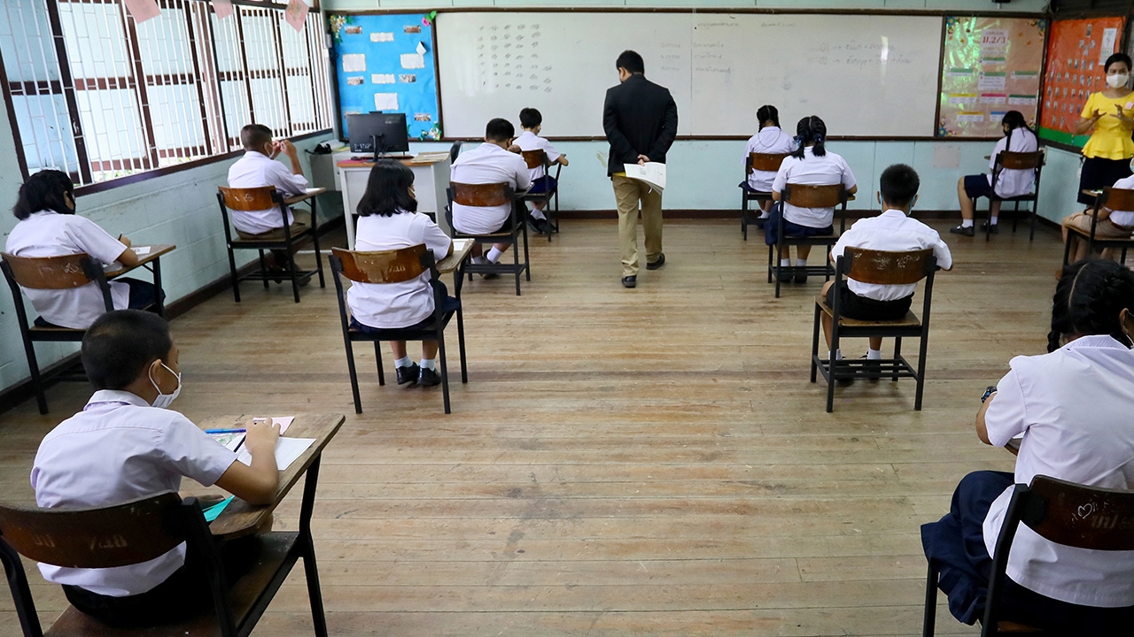 ศธ. เผยเวลาเรียนใหม่ หยุดน้อยกว่าเดิม 4,500 โรงเรียน ต้องสลับกันมาเรียน