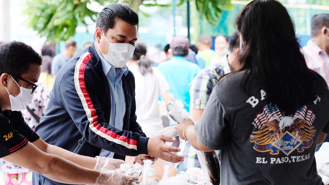 ส.ส.ศาสตรา "เอาข้าวสารแลกปลาสด" ช่วยคนสงขลา ยัน จะช่วยจนกว่าโควิดหมด