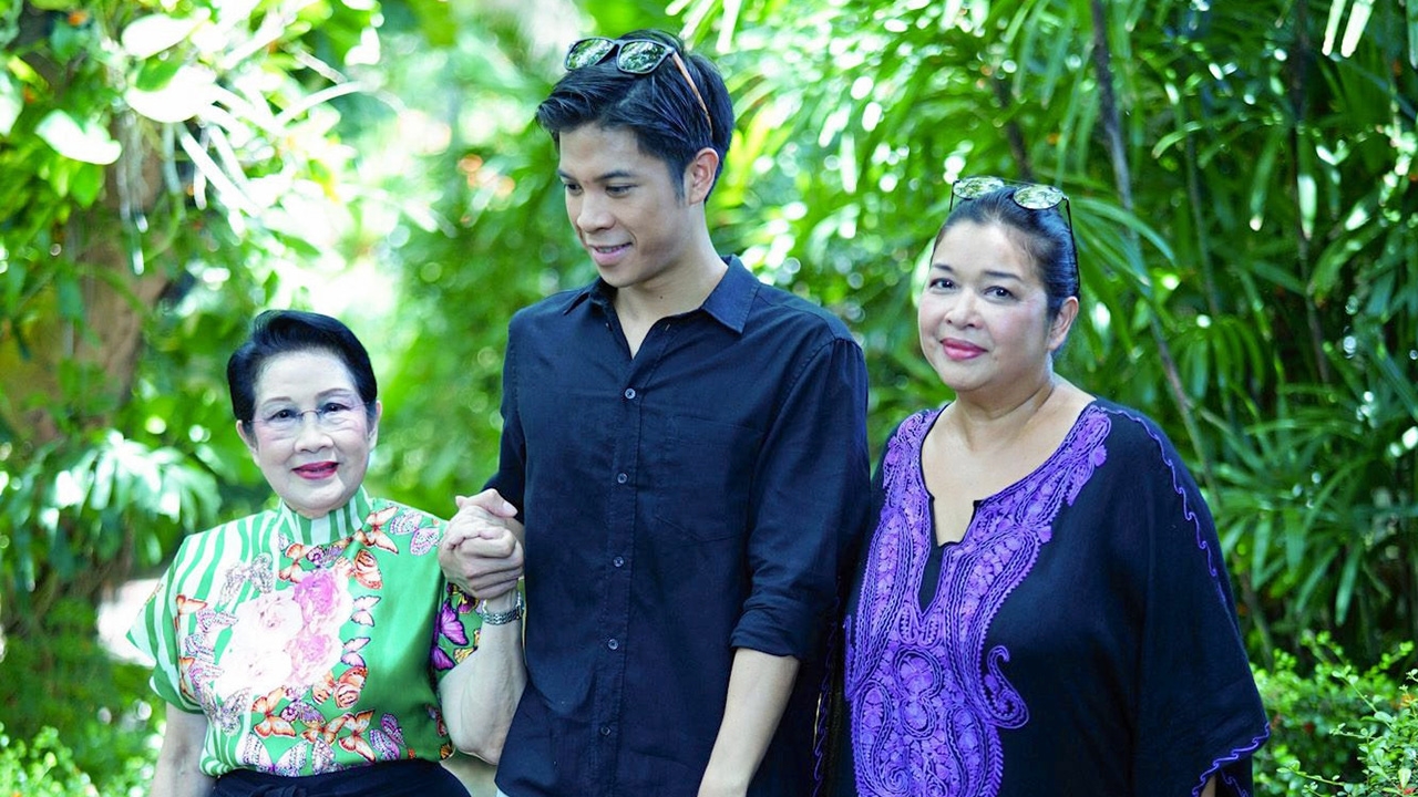 "อั้ม-ถิร" ไม่ทิ้งงานแสดง ลุยสานต่อธุรกิจรีสอร์ตครอบครัว