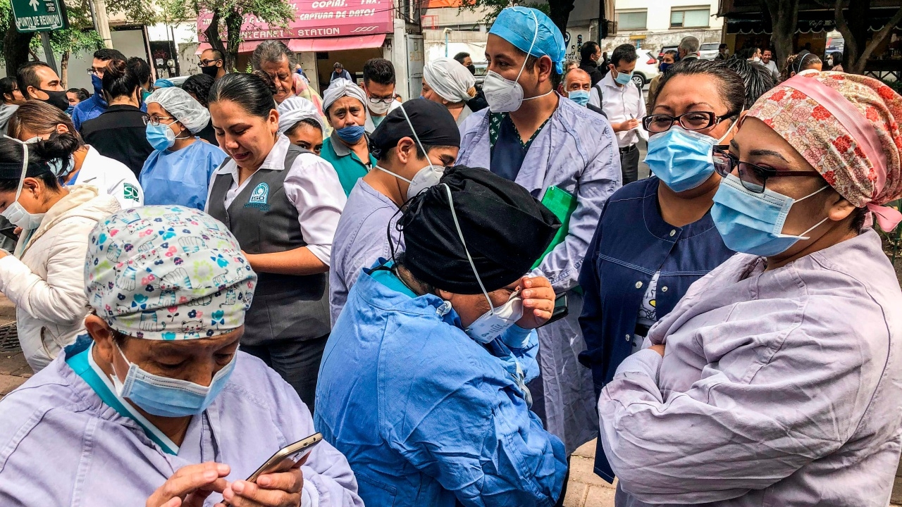 นาทีสุดระทึก แผ่นดินไหว 7.4 เขย่าเม็กซิโก ตายแล้ว 6 ซ้ำเติมโควิด (คลิป)