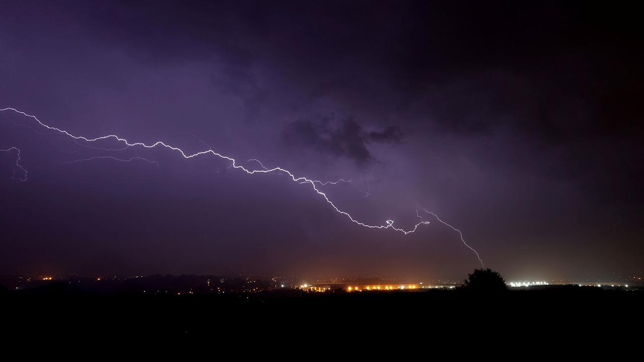 อินเดียเศร้า พายุเข้ารัฐพิหาร ฟ้าผ่ากระหน่ำทั่วรัฐ คนตายอื้อ 83 ศพ