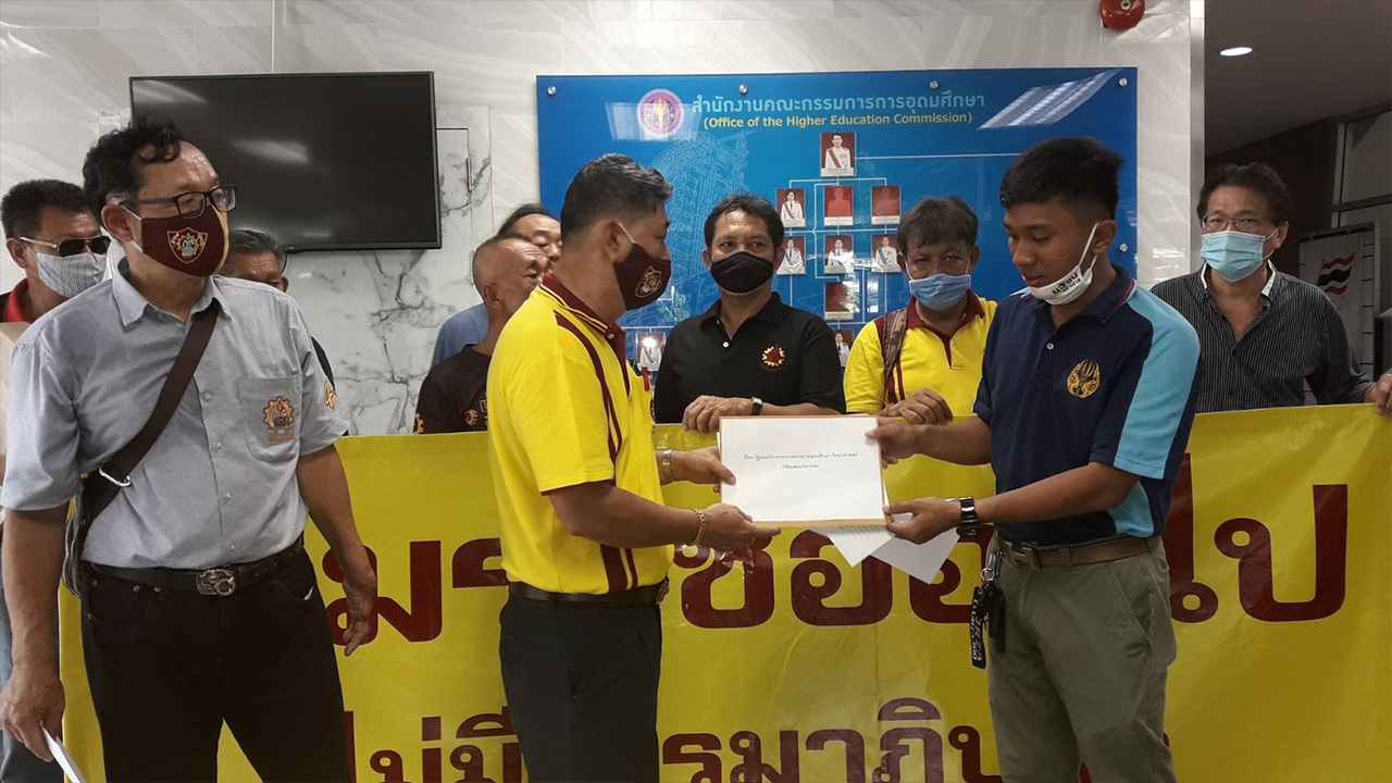 ศิษย์เก่าช่างกลปทุมวัน รวมตัวไล่นายกสภาฯ ปมถอดถอน-สรรหาอธิการบดี