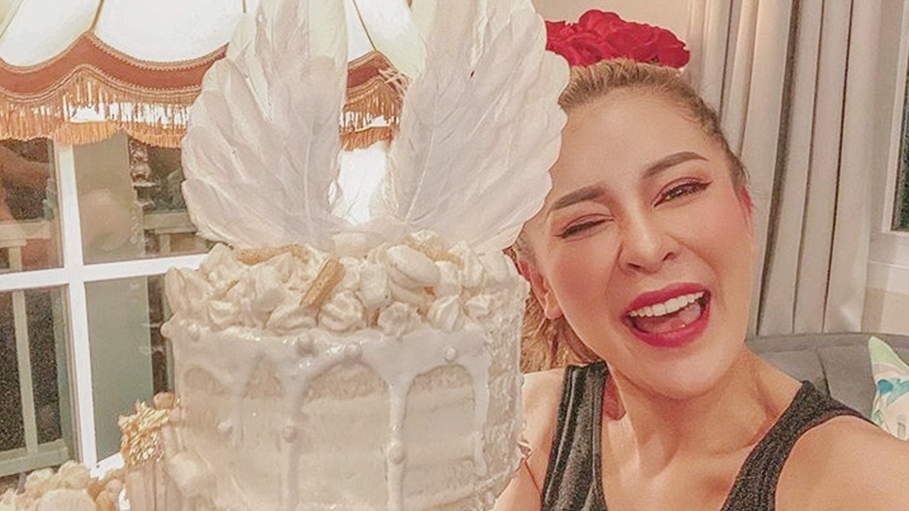 เป็กกี้ ศรีธัญญา อายุ 41 ปี วันเกิดบริจาคเงิน 1 แสนให้ศรีธัญญา 