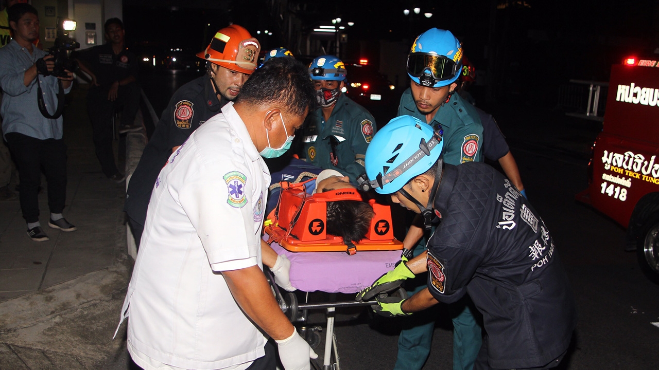 คนงานเมียนมาโดนรถไฟฟ้าชนบาดเจ็บแถวย่านสาทร สาเหตุยังอยู่ระหว่างสืบสวน