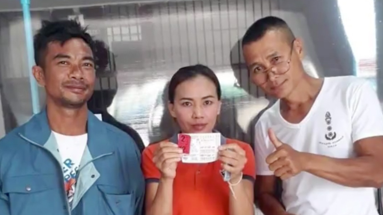 หนุ่มเฮง ซื้อหวยบ้านเลขที่ญาติ รวยรับ 12 ล้านบาท ลั่นยกให้เมียทั้งหมด