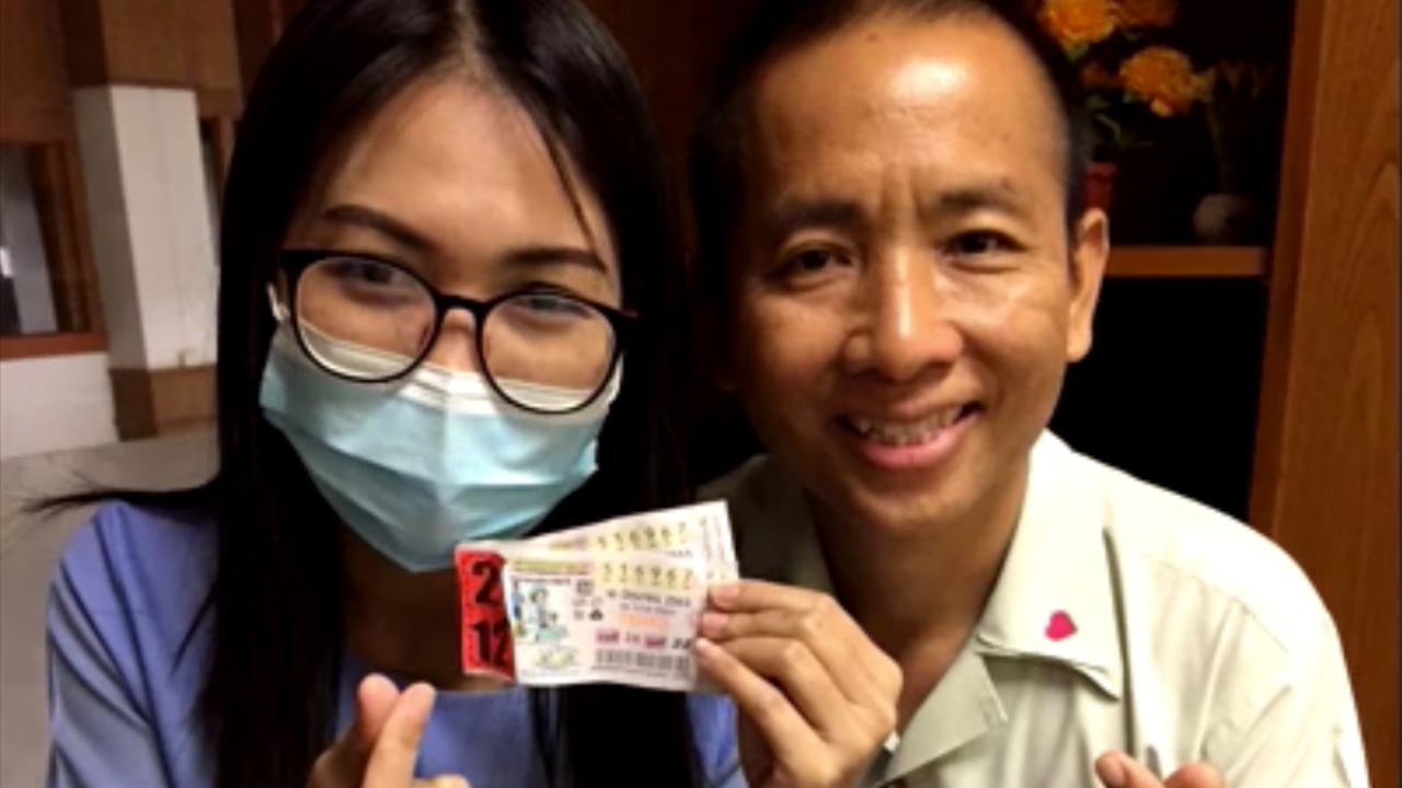 สาวทำงานห้องเอกซเรย์ ซื้อ"เลขเด็ดพุ่มพวง" ถูกที่ 1 รับ 12 ล้าน 