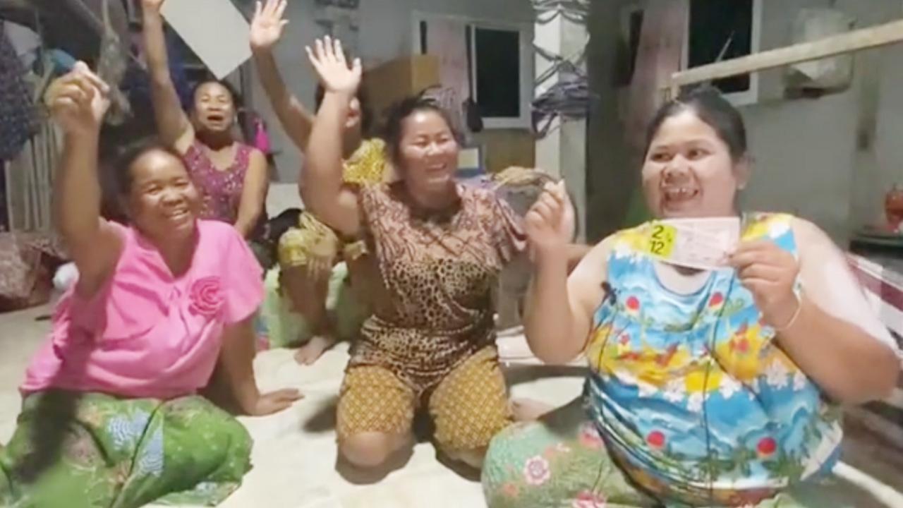 สาวชาวนาสารคามสุดเฮง ได้ยินแม่นอนละเมอ "หกเจ็ด" ซื้อถูก 12 ล้าน 