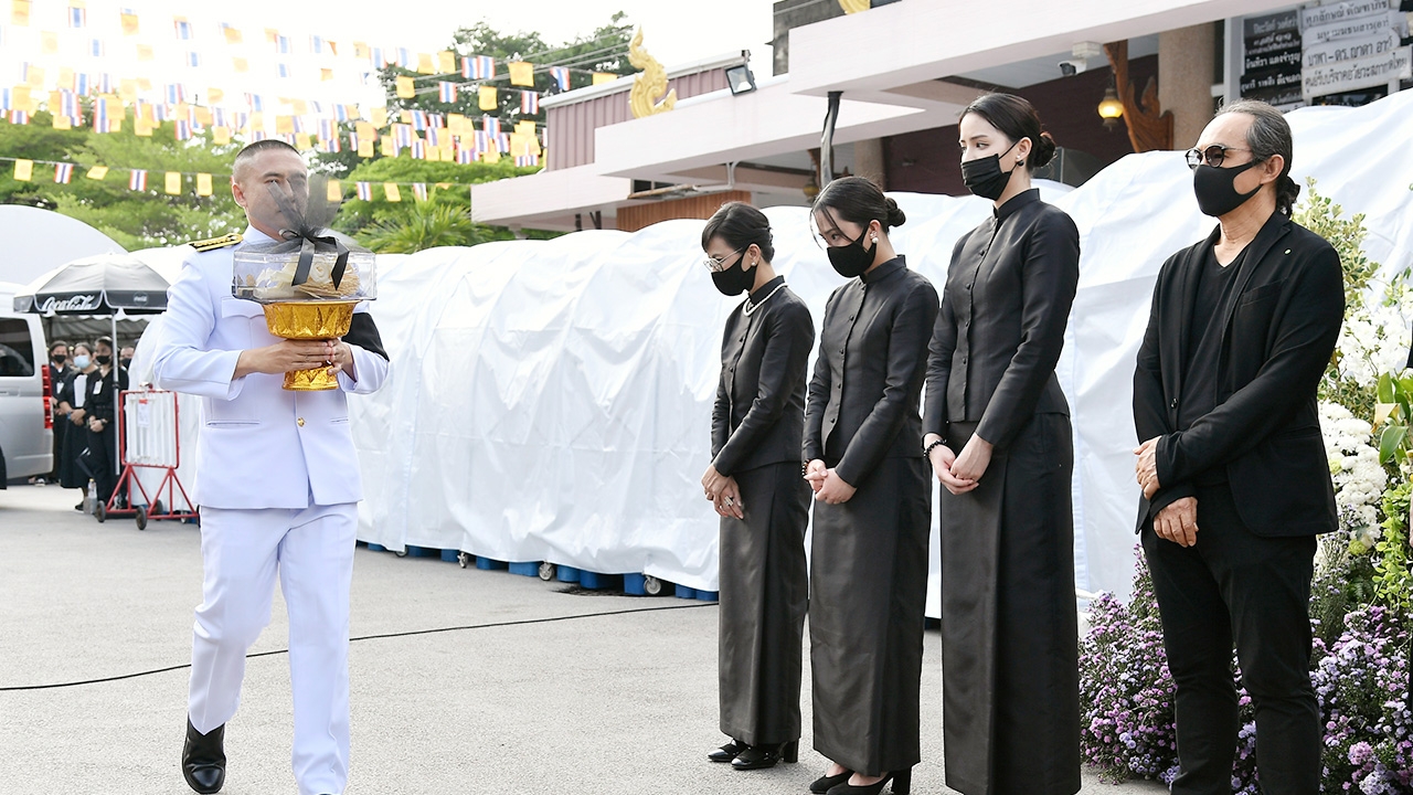 ภาพ เปิ้ล หัทยาและลูกสาว ฌาปนกิจ ตั้ว ศรัณยู จากกันนิรันดร์ 