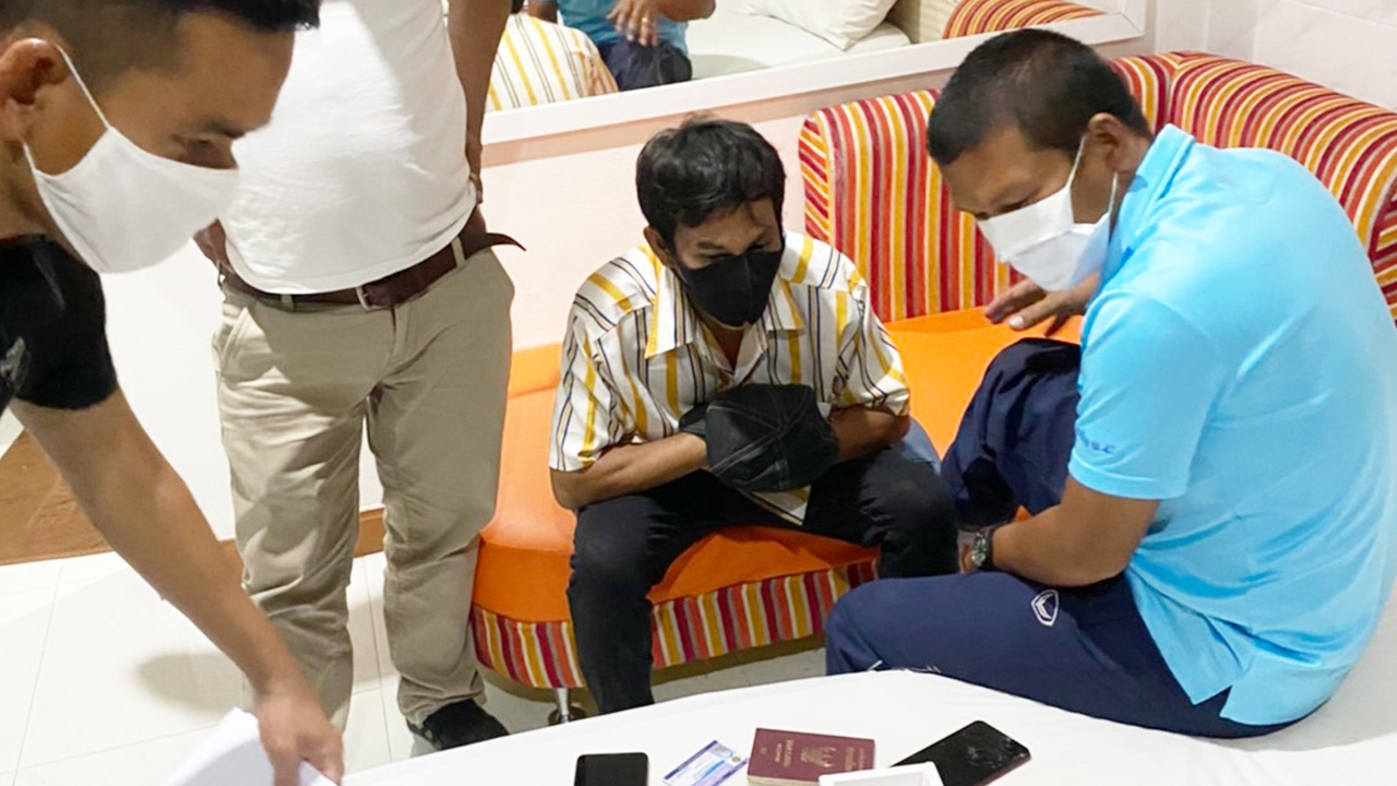 วันชัยร่ำไห้กอดเมีย สารภาพติดเชื้อ HIV มีสัมพันธ์กับคู่ขาชายมากกว่า 30 คน